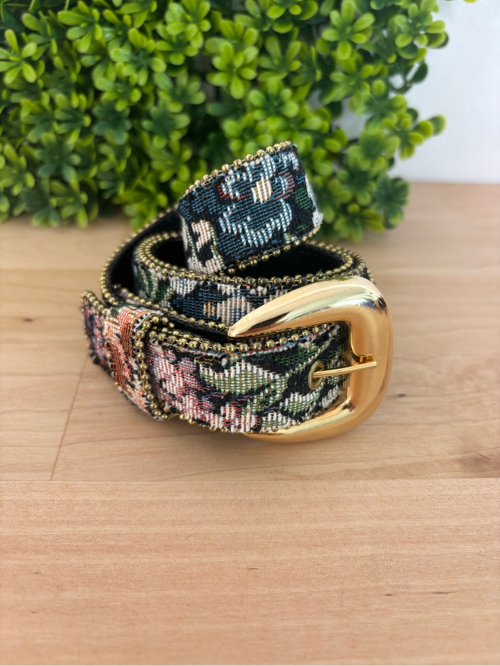 Woven tapestry Floral Green & Pink Belt with Gold Buckle sz s 25-28. #700